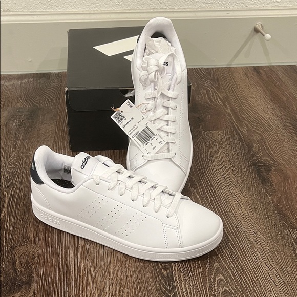 NIB Adidas Advantage Classic White Sneakers - 8.5 - Picture 3 of 10